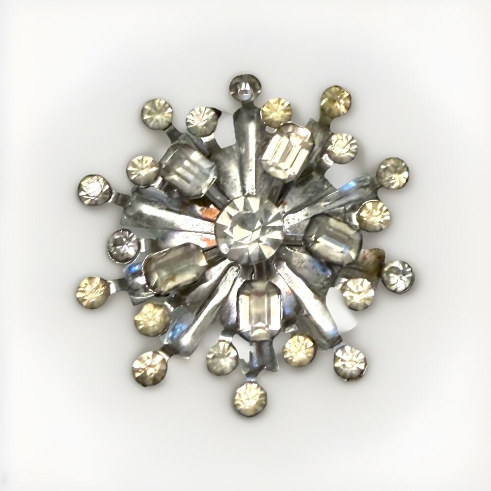 MCM VINTAGE Starburst Rhinestone Brooch Silver Tone Pin Clear 1.5” 3273-22 - Picture 1 of 3